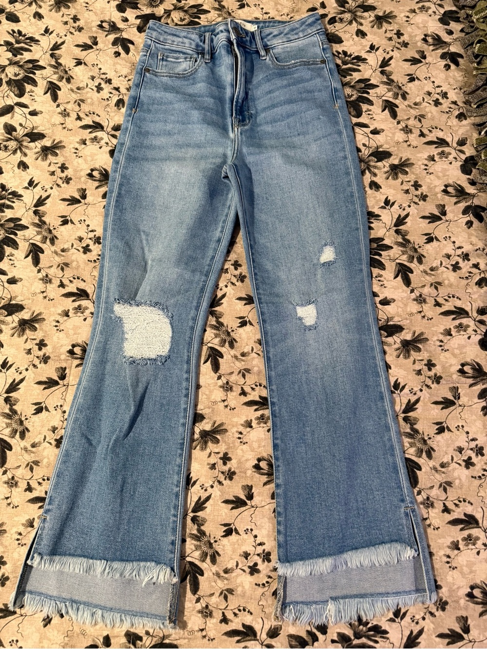 Light Wash Distressed Wide-Leg Jeans with Frayed Cuffs